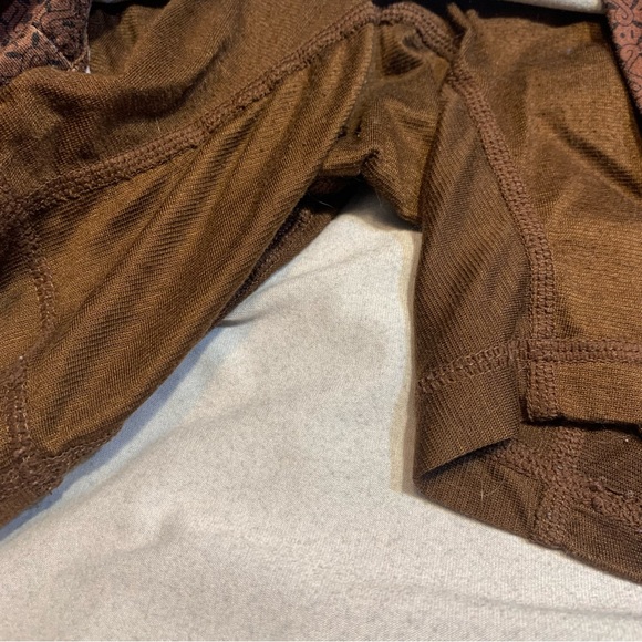 Brown patterned skort stretchy athleisure - Picture 3 of 7